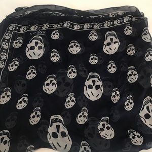 Alexander McQueen silk skull scarf. ☠️